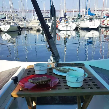 Be Local - Sleep Aboard The Santa Maria Sailing Boat In Lisbon Apartment Exterior photo