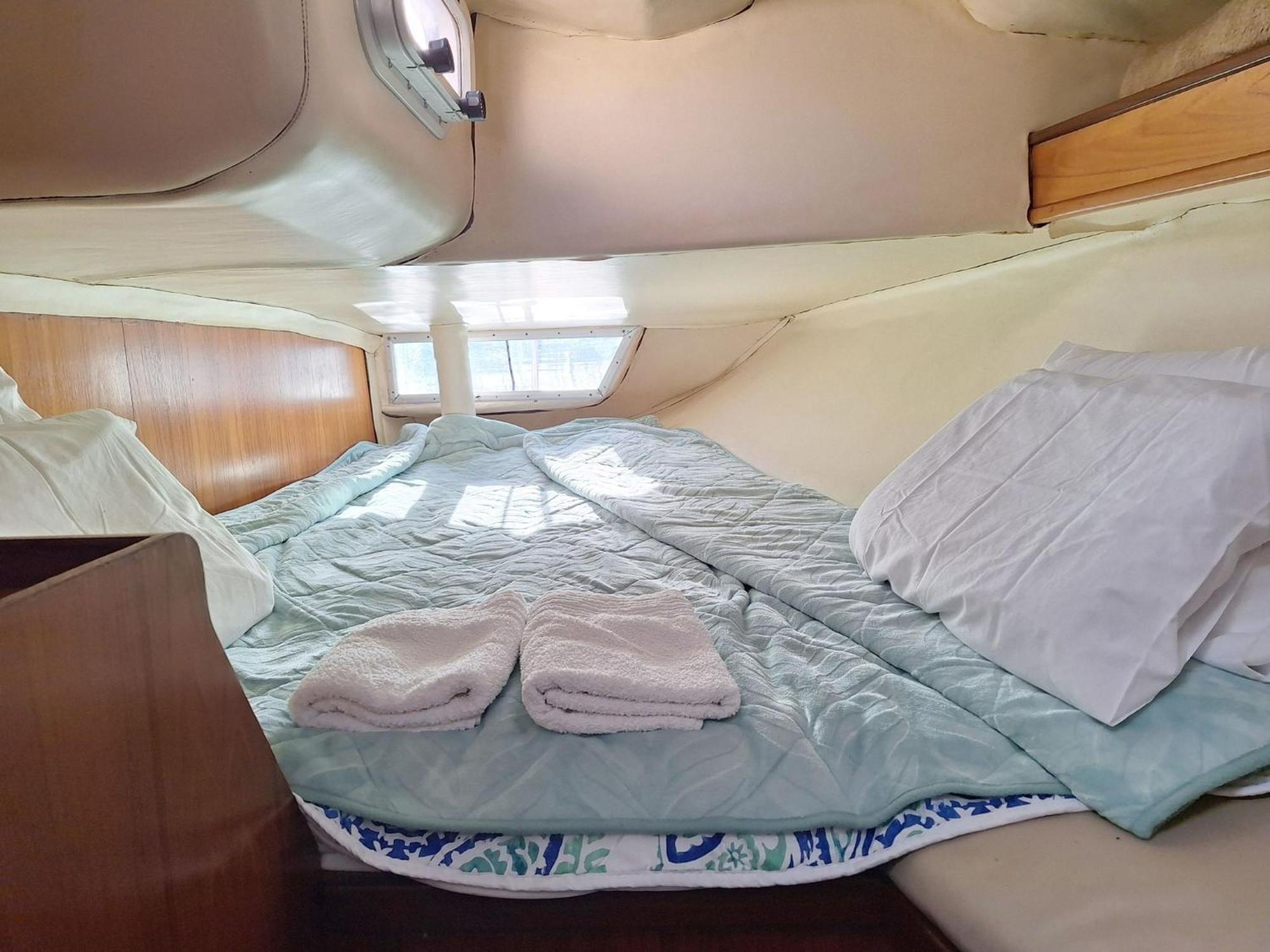 Be Local - Sleep Aboard The Santa Maria Sailing Boat In Apartament