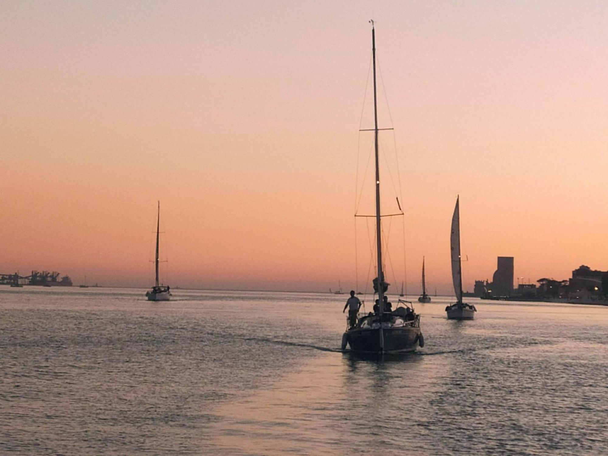 Be Local - Sleep Aboard The Santa Maria Sailing Boat In Apartament *